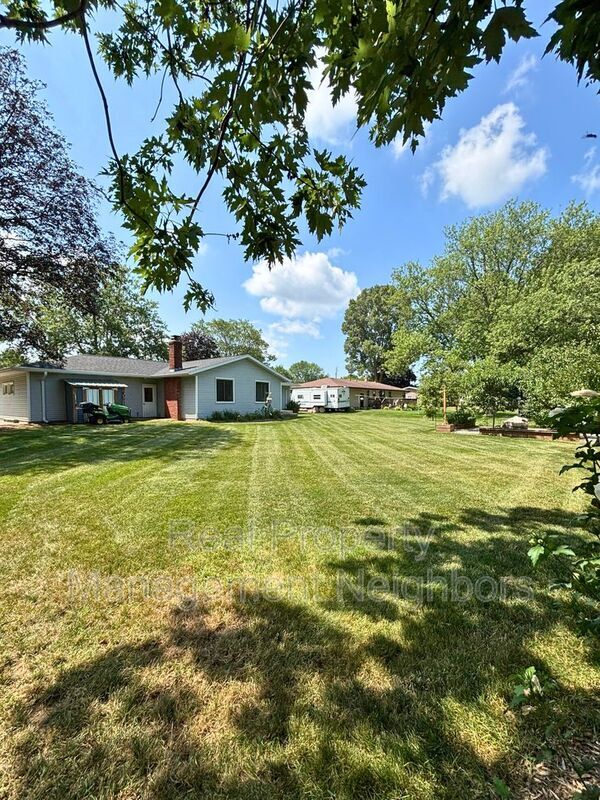 property at 10335 Holiday Dr