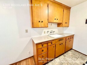 4309 Woodland Park Ave N in Seattle, WA - Building Photo - Building Photo