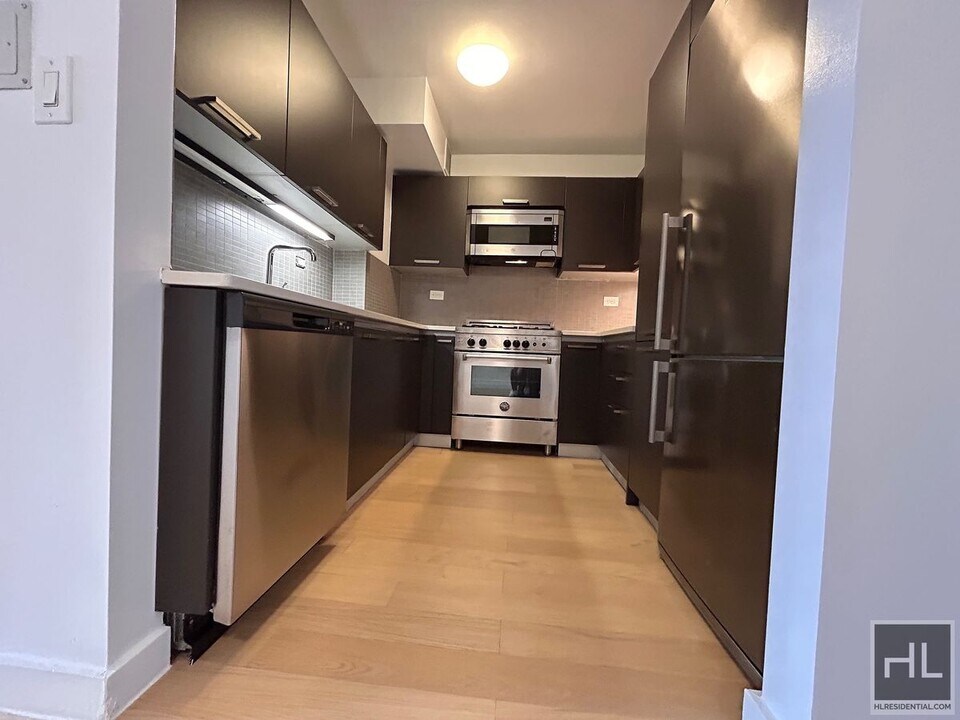 East 39th Street in New York, NY - Building Photo