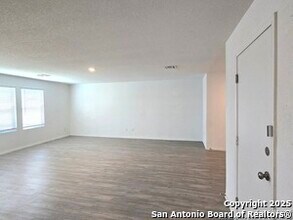 402 Filibusters Trail in San Antonio, TX - Building Photo - Building Photo