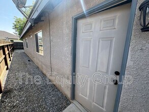1040 N Sumter Ct in Visalia, CA - Building Photo - Building Photo