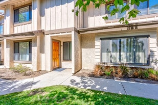 11102 Woodruff Ave, Unit 10 in Downey, CA - Building Photo