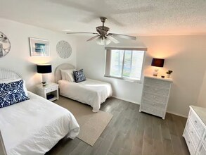 109 Bayshore Rd in Nokomis, FL - Building Photo - Building Photo