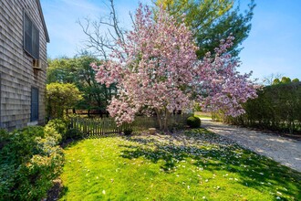 80 Bishops Ln in Southampton, NY - Foto de edificio - Building Photo