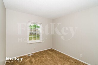1733 Mutz Dr in Indianapolis, IN - Foto de edificio - Building Photo