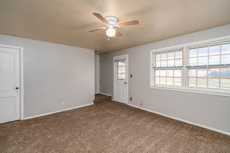 Park Lane Manor Apartments in Akron, OH - Foto de edificio - Interior Photo