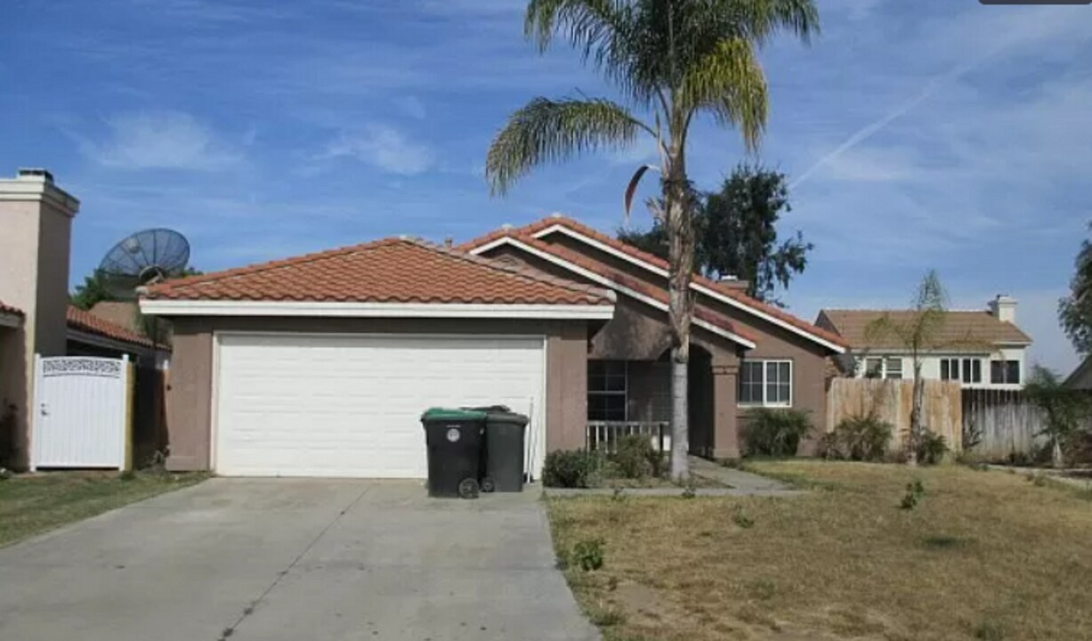 1539 Eagle Mountain Pl in Hemet, CA - Building Photo