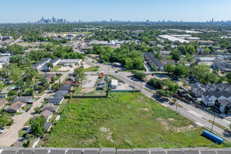 4514 Yale St in Houston, TX - Foto de edificio - Building Photo