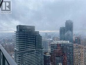 11 Wellesley St W in Toronto, ON - Building Photo - Building Photo
