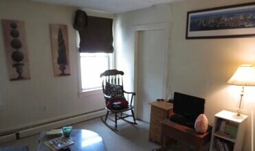 114 W 8th St, Unit 2 in Boston, MA - Building Photo - Building Photo