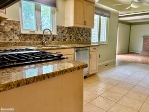 3550 Kings Point Dr in Troy, MI - Building Photo - Building Photo