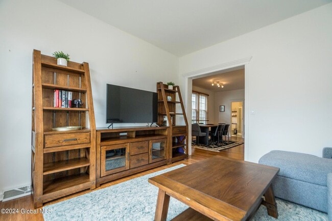 41 Walton St in Saratoga Springs, NY - Building Photo - Building Photo