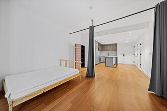 2 Shore Ln in Jersey City, NJ - Building Photo - Building Photo