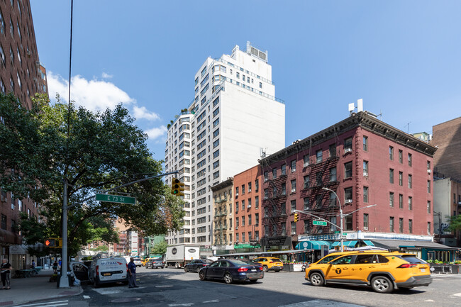 175 E 74th St in New York, NY - Building Photo - Building Photo