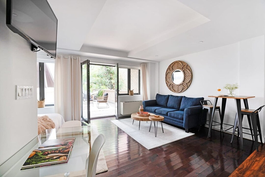 809 9th Ave in New York, NY - Building Photo