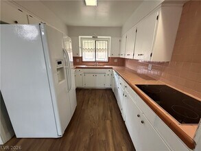 1516 Houssels Ave in Las Vegas, NV - Building Photo - Building Photo