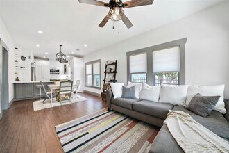 325 N Sidney St in Houston, TX - Building Photo - Building Photo