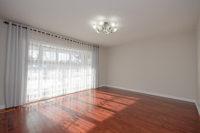 317 Arapahoe Trail in Carol Stream, IL - Building Photo - Building Photo