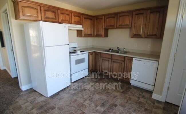 225 Opal Ct photo'