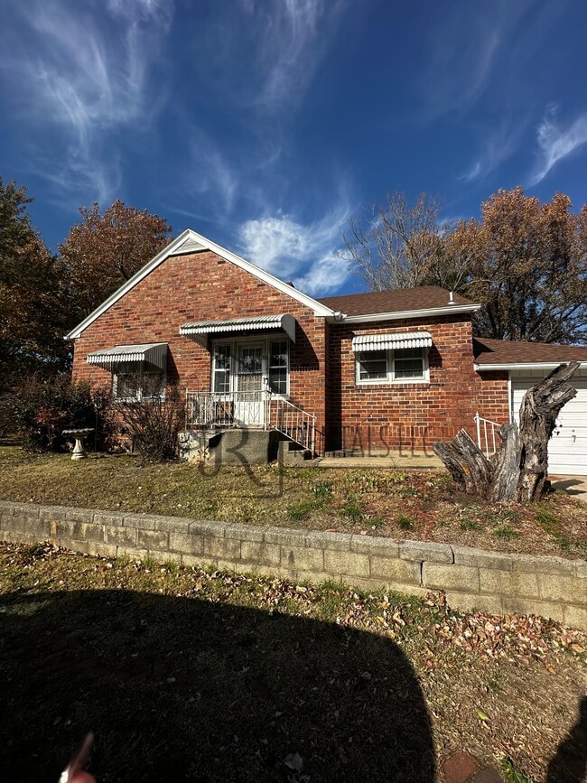 property at 602 N Walnut St