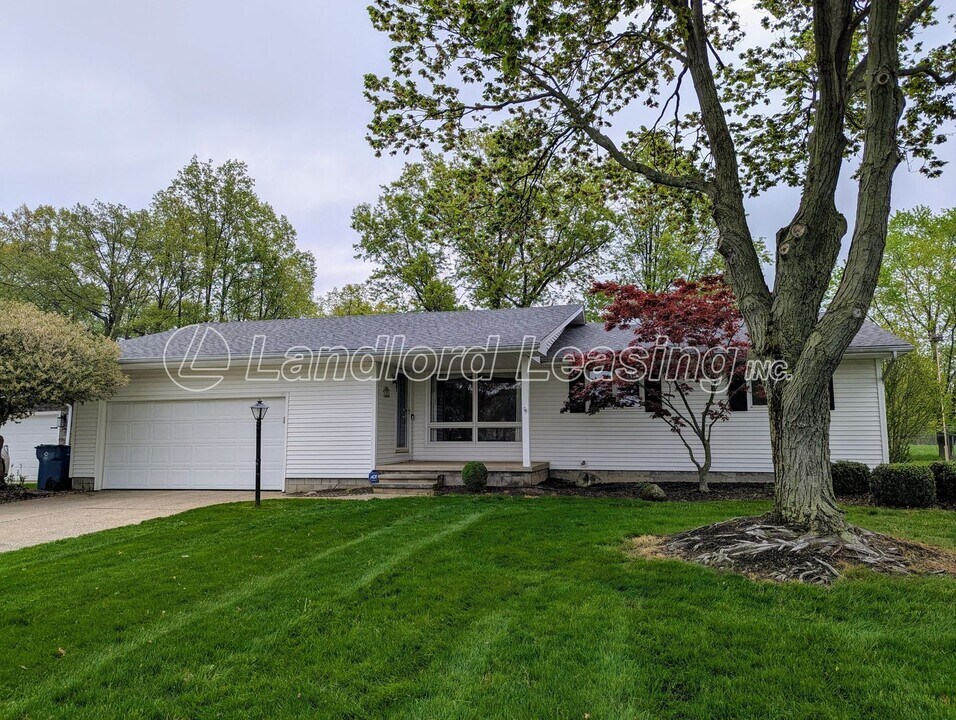 2823 Brookview Dr in Lorain, OH - Building Photo