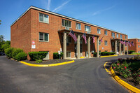 Carriage House Apartments in Elyria, OH - Building Photo - Building Photo