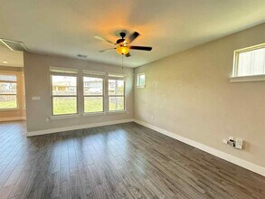 8020 Annalise Dr in Austin, TX - Building Photo - Building Photo
