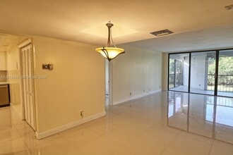 16500 Golf Club Rd in Weston, FL - Building Photo - Building Photo