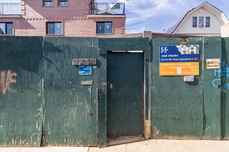 39-20 214th Pl in Bayside, NY - Building Photo - Building Photo