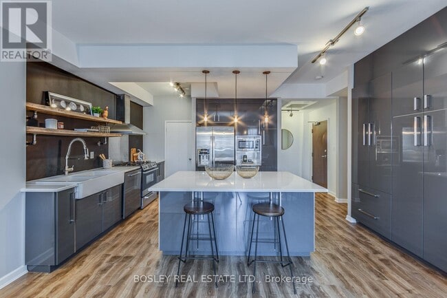 property at 500 Richmond St W