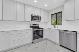 631 SW 102nd Ave in Miami, FL - Building Photo - Building Photo