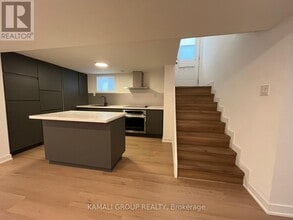 75 Newbury Dr in Newmarket, ON - Building Photo - Building Photo