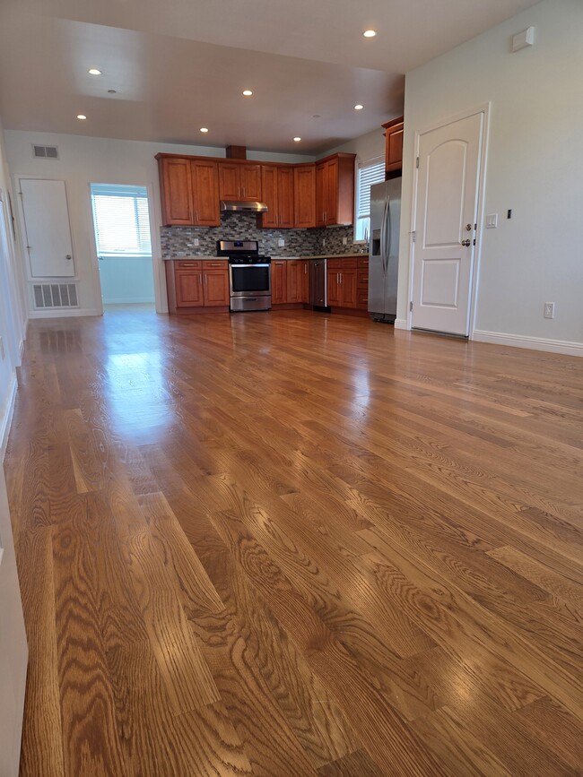 613 4th Ln, Unit 615 4th Lane