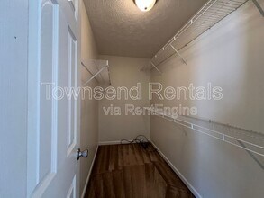 2028 Ivey Commons Rd in Fayetteville, NC - Foto de edificio - Building Photo