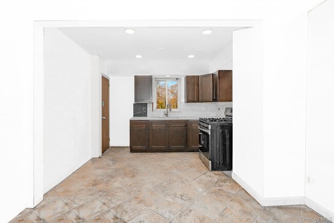 22 Gotham Ave in Elmont, NY - Building Photo - Building Photo