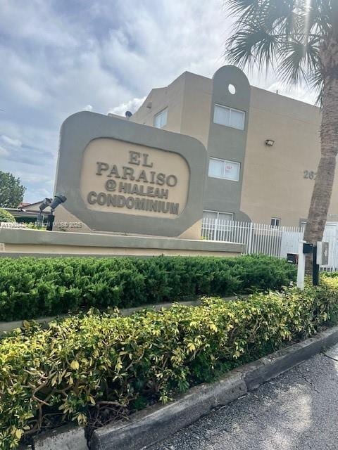 2630 W 76th St in Hialeah, FL - Foto de edificio - Building Photo