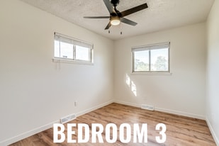 9341 Hoffman Way in Thornton, CO - Building Photo