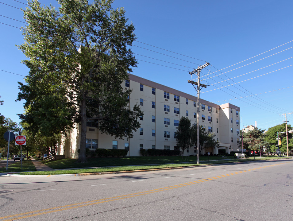 Vermont Towers in Lawrence, KS - Building Photo