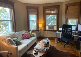16 Montgomery St, Unit 2 in Cambridge, MA - Building Photo - Building Photo
