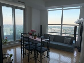 1 Elm Dr W in Mississauga, ON - Building Photo - Building Photo