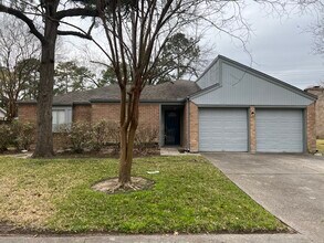 14715 Spring Lake Dr in Houston, TX - Building Photo - Building Photo