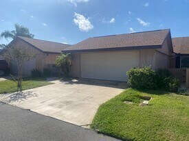 20 Andrea Dr in New Smyrna Beach, FL - Building Photo