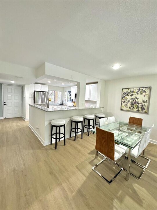2208 S Cypress Bend Dr, Unit Cypress Bend 308 in Pompano Beach, FL - Building Photo