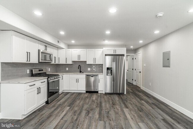 1223 Leopard St-Unit -4 in Philadelphia, PA - Building Photo - Building Photo