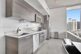 151 SE 1st St, Unit 2511 in Miami, FL - Building Photo - Building Photo