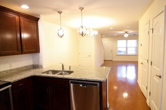 2570 River Trail Dr in Nashville, TN - Foto de edificio - Building Photo