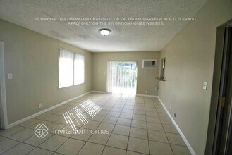 921 E Hawthorne Cir in Hollywood, FL - Building Photo - Building Photo