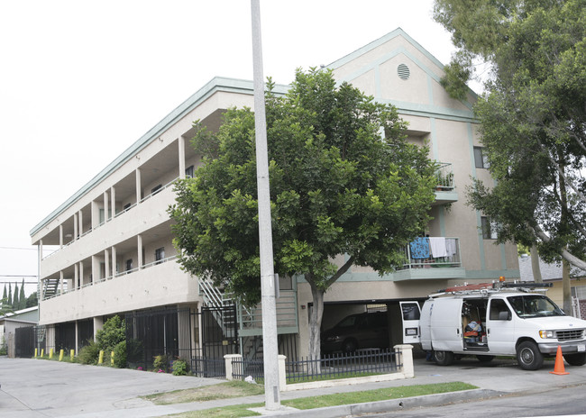 1025 Cherry Ave in Long Beach, CA - Foto de edificio - Building Photo