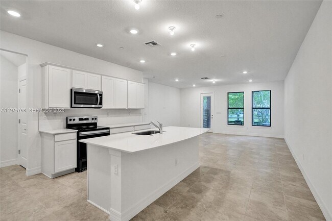 8339 NW 7th Pl in Plantation, FL - Building Photo - Building Photo