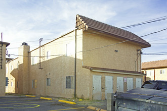 2225 N Jones Blvd in Las Vegas, NV - Building Photo - Building Photo